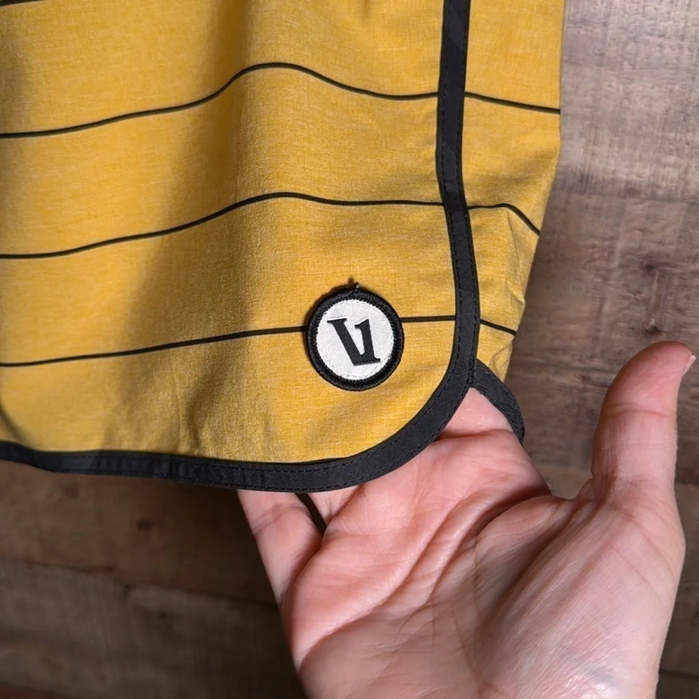 Vuori Board Shorts V-Cycled Performance 4-Way Stretch Men’s 34 Yellow Strips